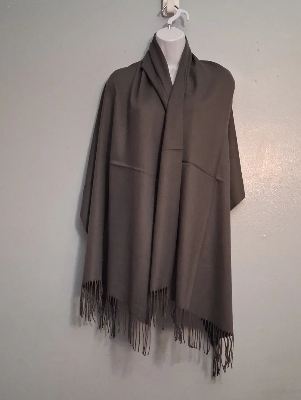 Cashmere Gray With Fringe Scarf